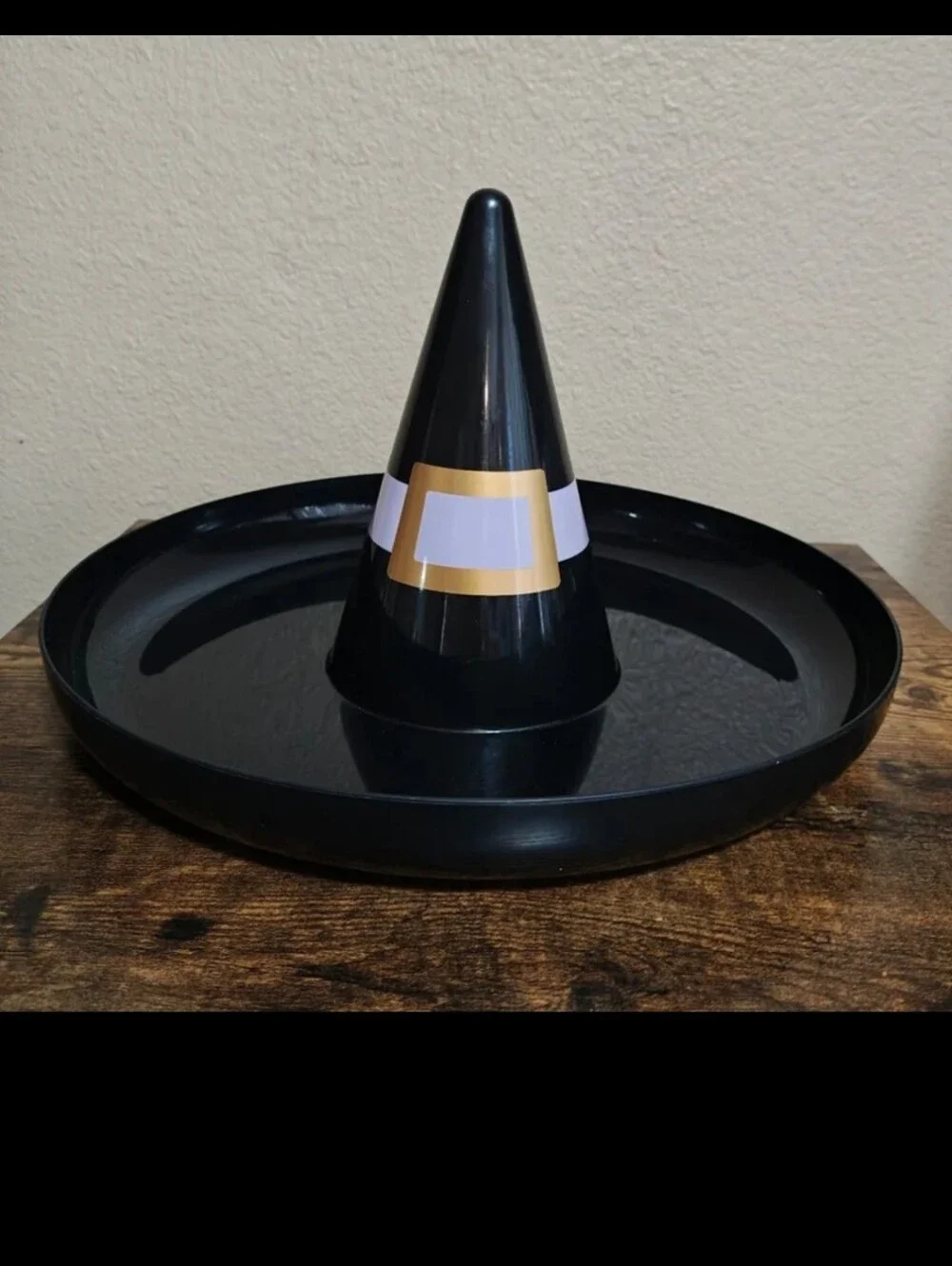 Target Bullseye's Playground Halloween Witches Hat Plastic Serveware 13 1/2